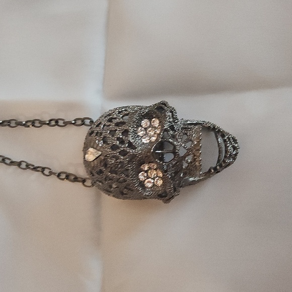 Silver Pewter Skull  Crystal Pendant Necklace - Picture 2 of 2